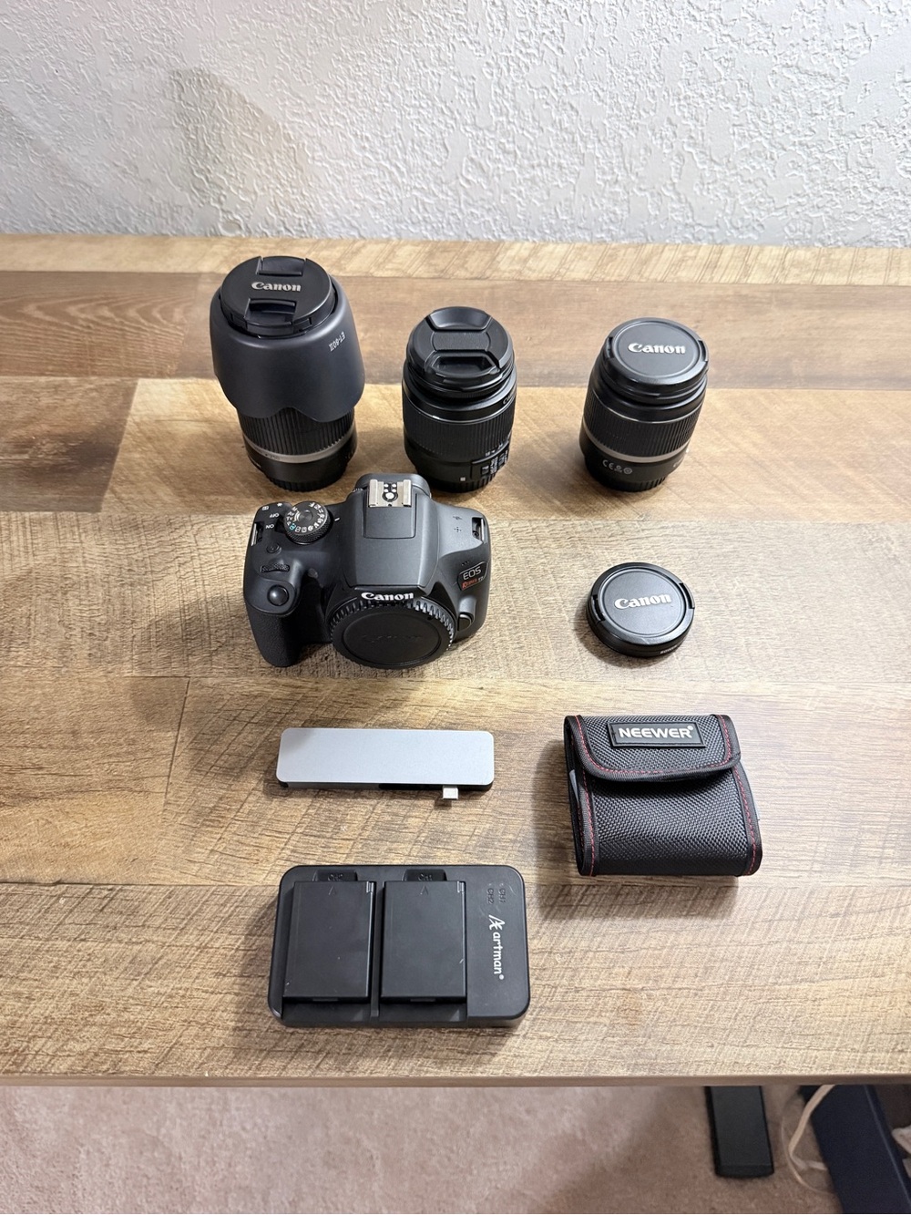 Canon EOS Rebel T7 Camera Bundle – Like New